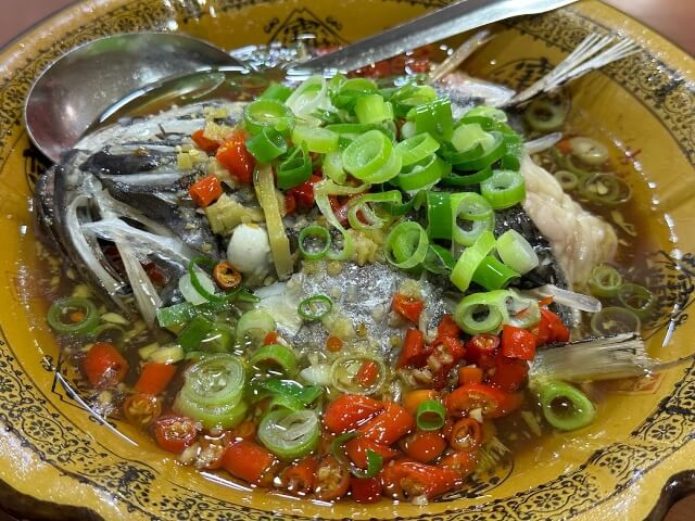Sopa de cabeza de merluza picante en Lao Tou, Usera