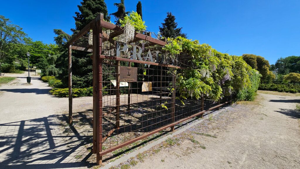 Jardín Botánico del parque de Pradolongo en Usera
